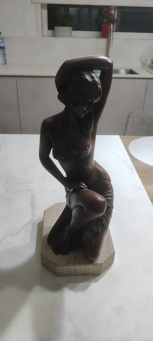 Imagem castanho escuro