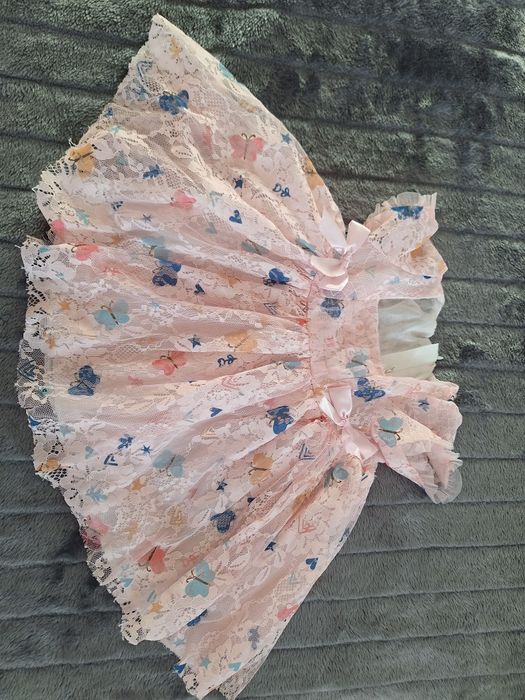 Подарю  платичко и пинетки