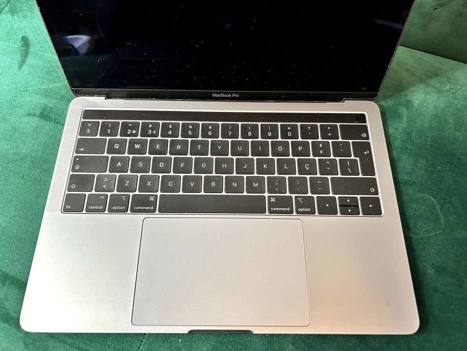 MacBook Pro 13” 2019 (4 TBT3) – para peças | bateria, teclado e carregador recentes