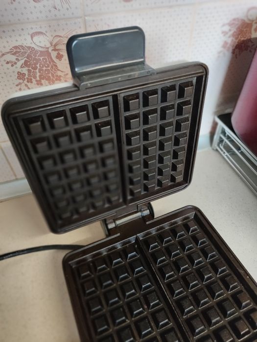 Німецька електровафельниця для бельгійських вафель. 1000 watt