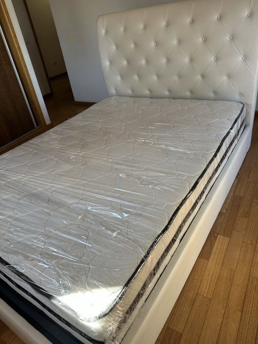 Vendo cama com colchão
