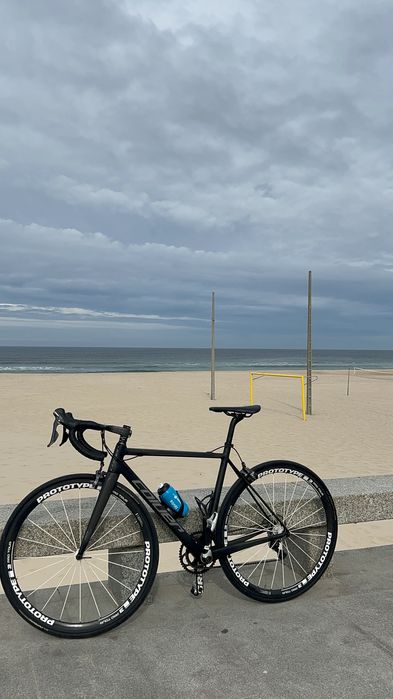 Bicicleta de Estrada – Carbono – Excelente Estado