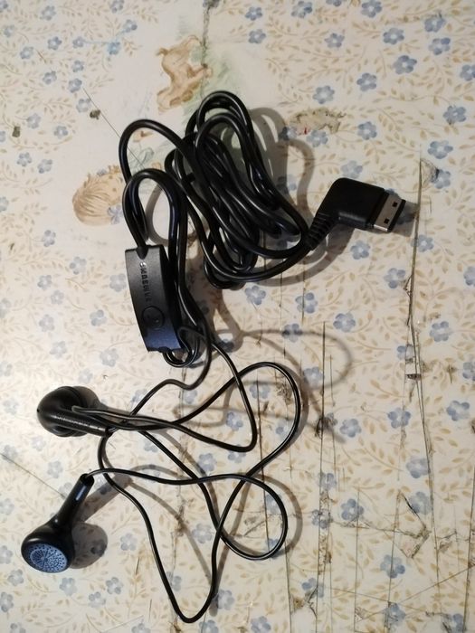 Vendo auriculares  novo de samsung