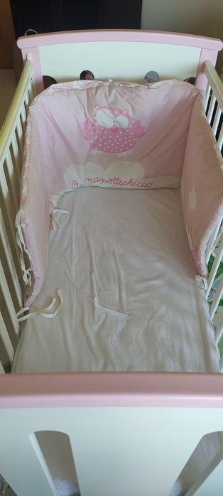 Cama de grades cor de rosa