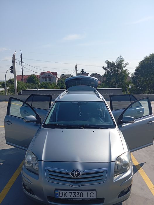автомобіль toyota avensis 2008 року 2.0 дизель