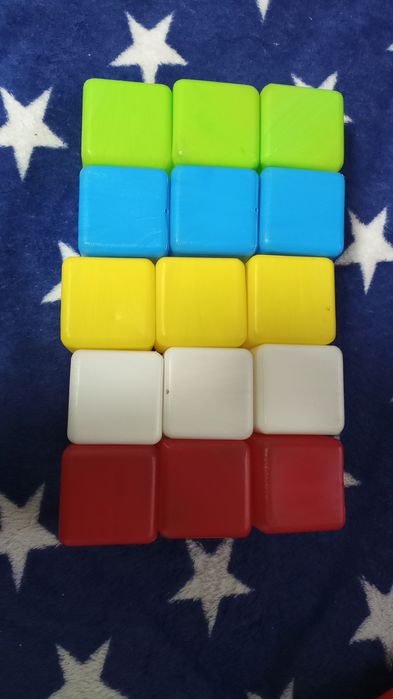 Пластмасові кубіки