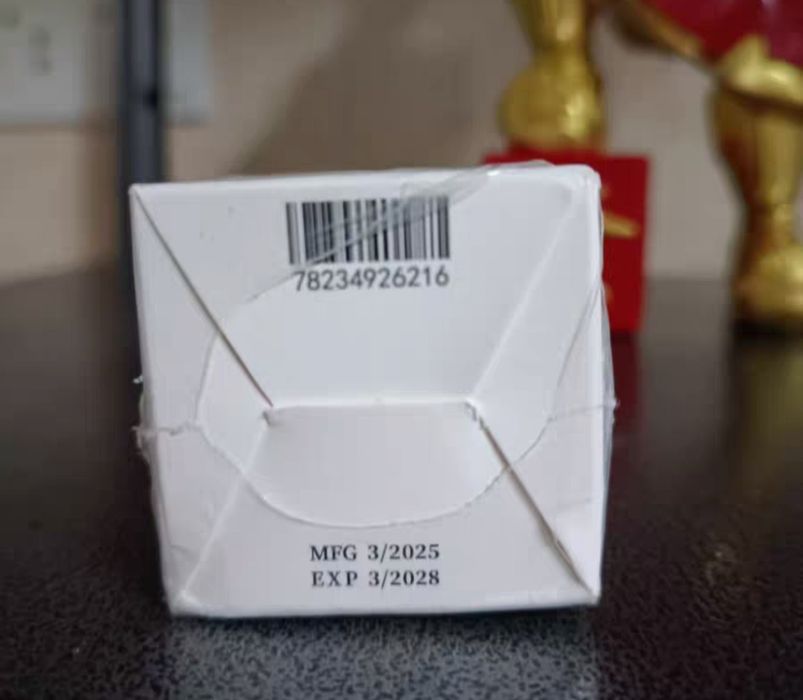 Пінка для укладання і надання об'єму волоссю
Color Wow Xtra Large Bomb