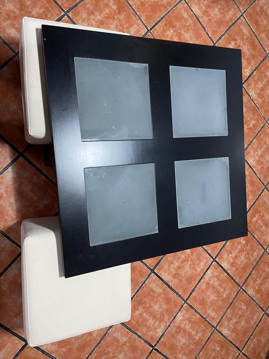 Mesa de centro com asseentos