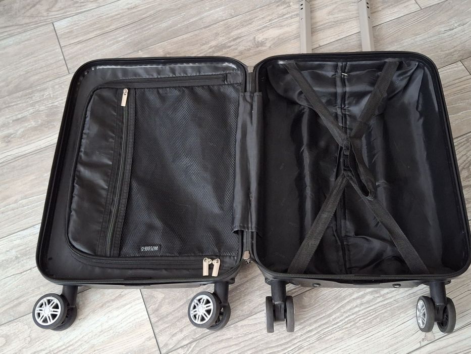 Walizka kabinowa Ochnik czarna obrotowa super stan