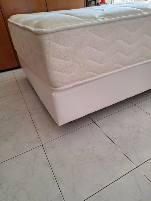 Ótimo estado 2 sommier  + 1 colchão