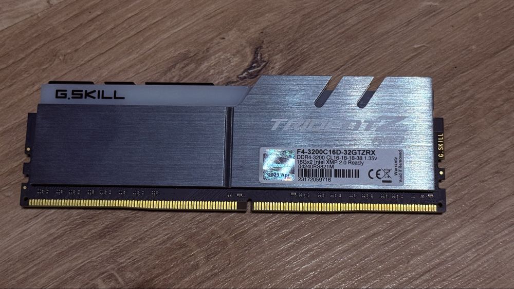 RAM G.Skill RGB DDR4 3200 C16D 32GTZRX.