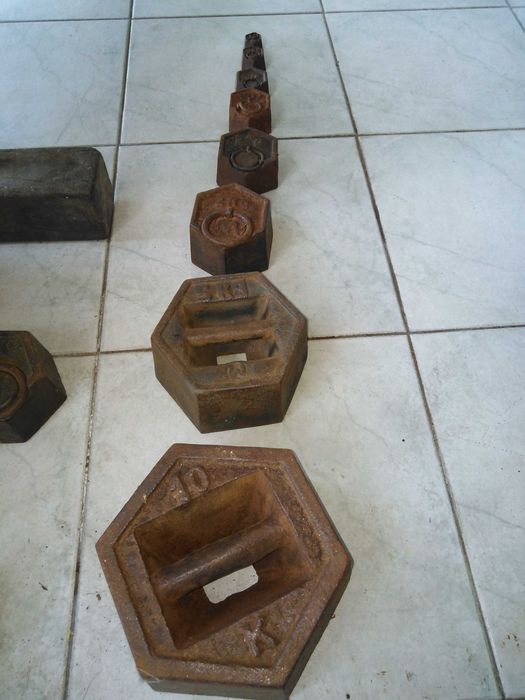 varias colecçoes de pesos em ferro