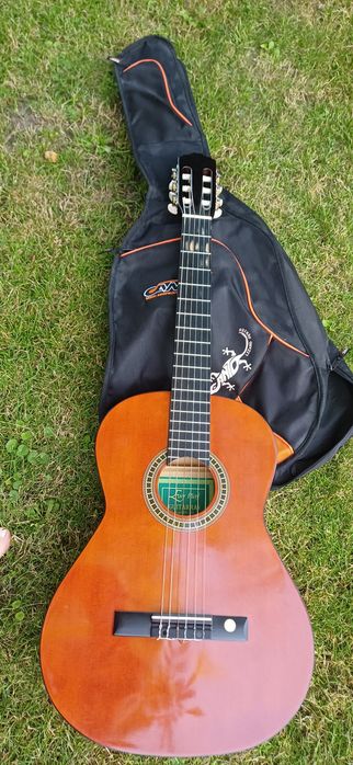 Gitara akustyczna używana