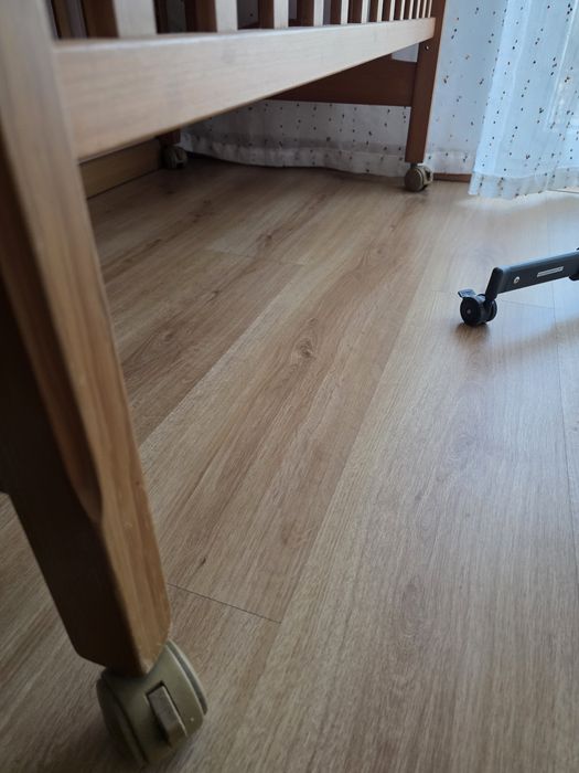 Berço para bebé de madeira