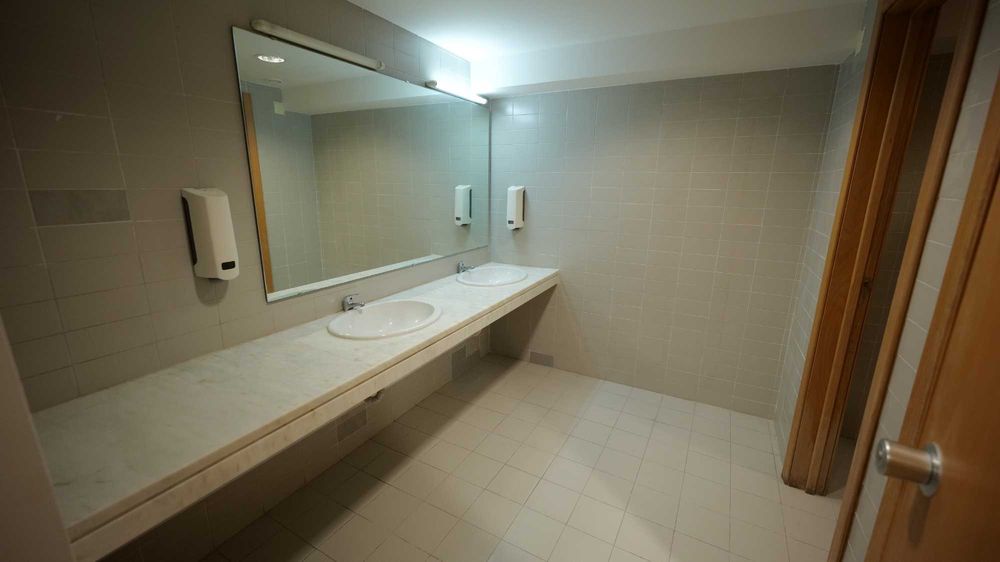 Quarto com varanda e wc privado - casa nova renovada