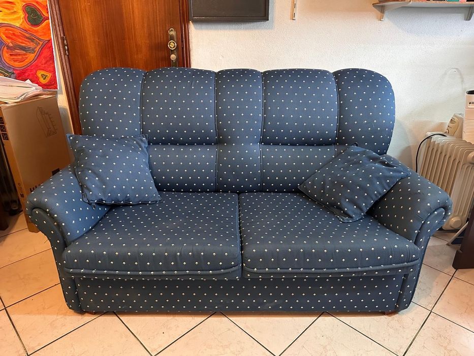 Vendo Sofá em bom estado.