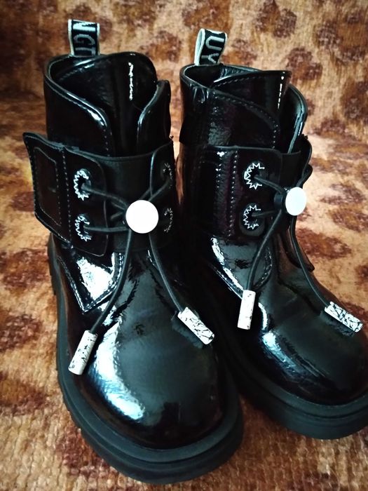 Продаю взуття на дівчинку