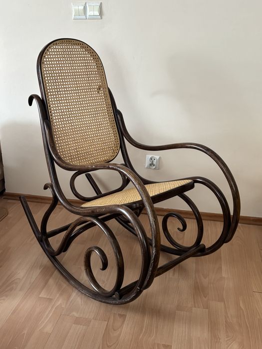 Fotel bujany na biegunach