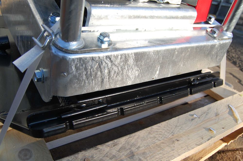 OUTLET Zagęszczarka asfaltowa Swepac F90A duży zbiornik na wodę, kółka