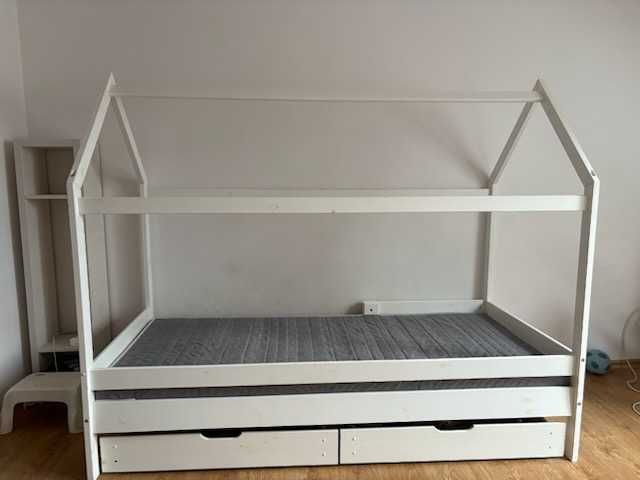 Łóżko domek z materacem