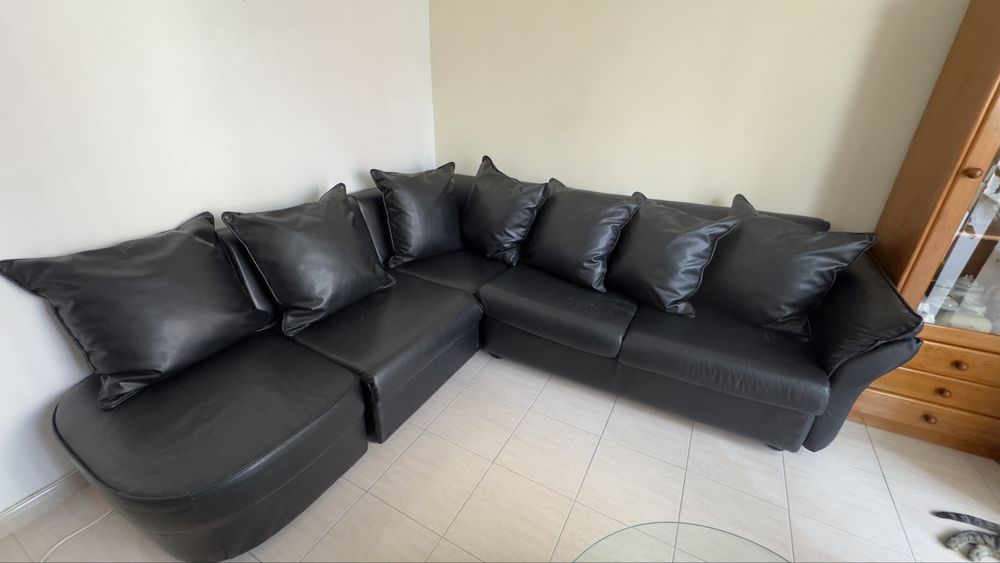 Sofá preto modoluar de canto