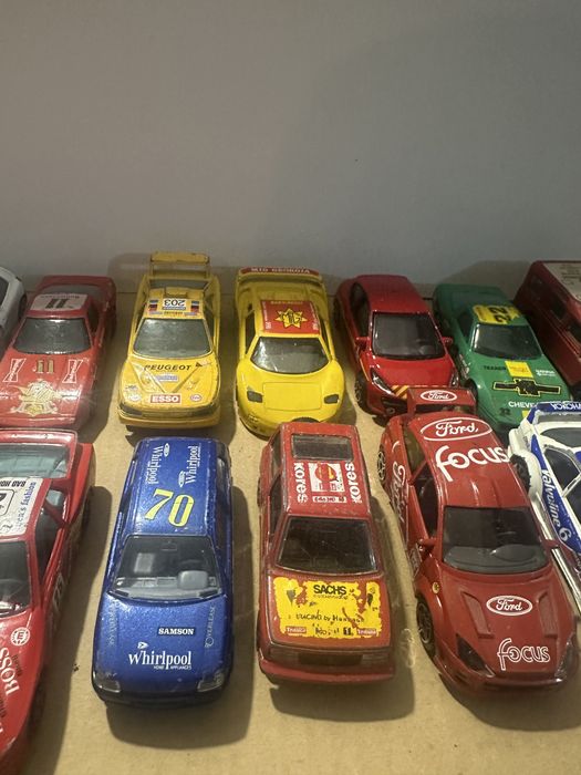 Miniaturas da burago escala 1:43