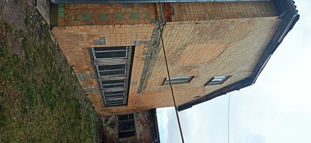 Двоповерхова будівля  561,5 м2, 0,07 га, Борщів, Січових Стрільців 11