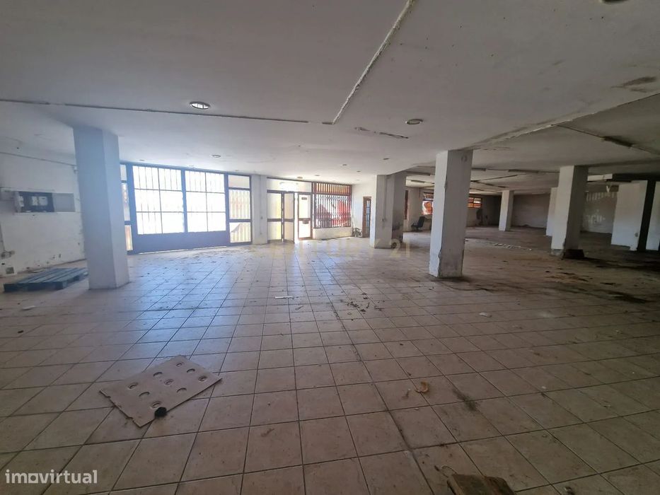 Espaço comercial para recuperação em Delães, Vila Nova de Famalicão/GR