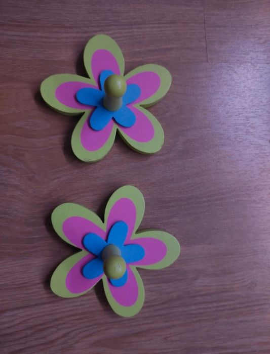 Cabides em forma de flor