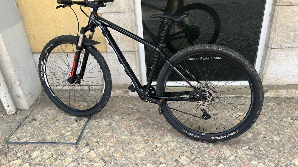 Bicicleta BTT Carbono 29" — RockShox SID / Shimano