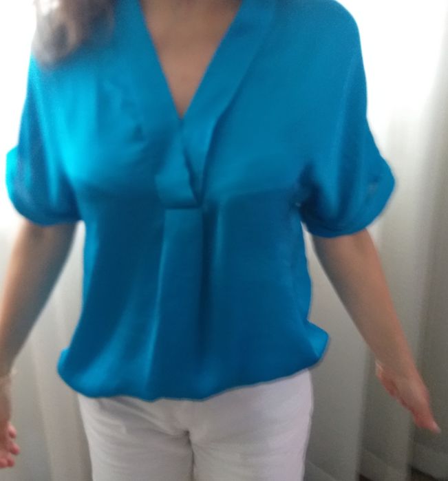 Blusa azul turguesa