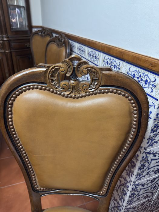 Mesa com 8 cadeiras