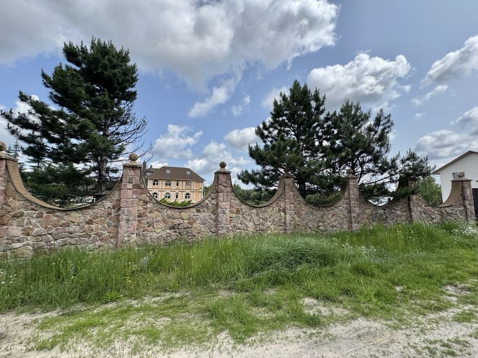 Просторий маєток з басейном — ідеальний варіант для родини чи бізнесу!