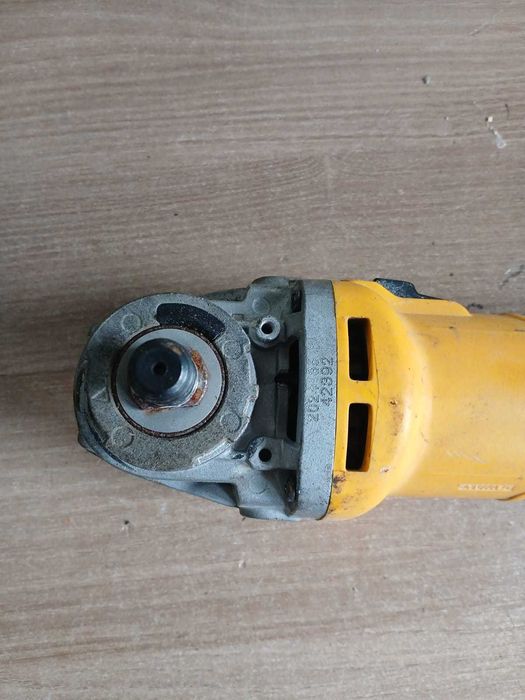 Szlifierka kątowa DeWalt DWE4057 (800W) – Uszkodzona  (Type 1)