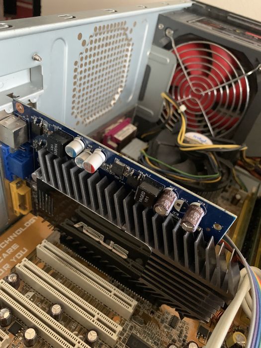 Torre de pc c motherboard avariada (Peças)