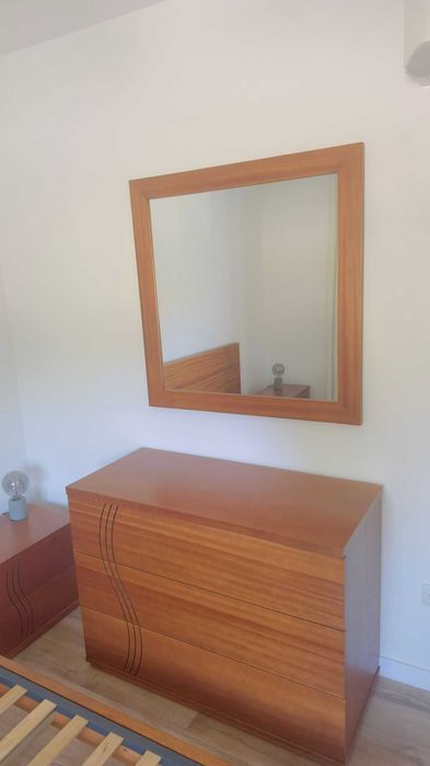 Conjunto quarto de casal em madeira