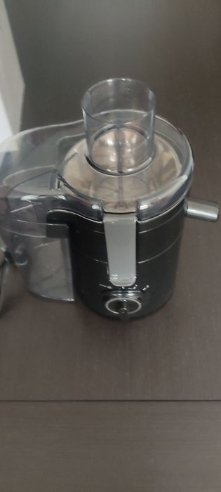 Máquina de fazer sumos da Moulinex.