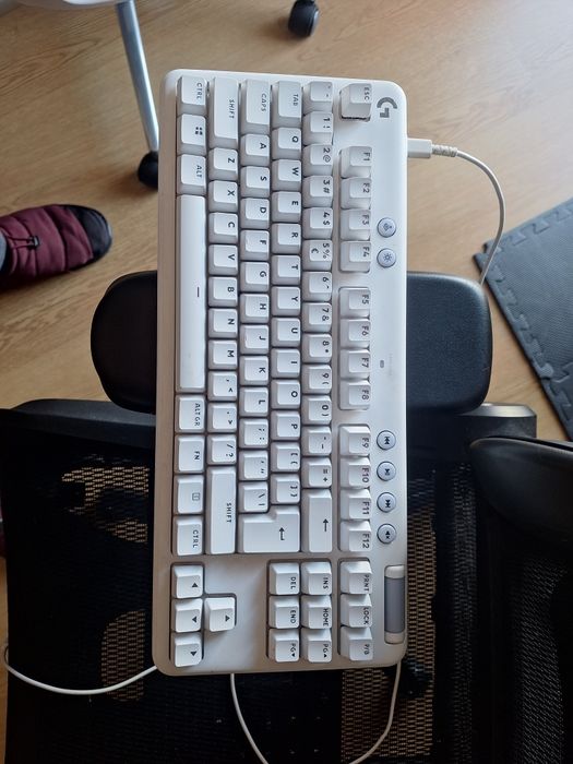 Teclado Logitech G713