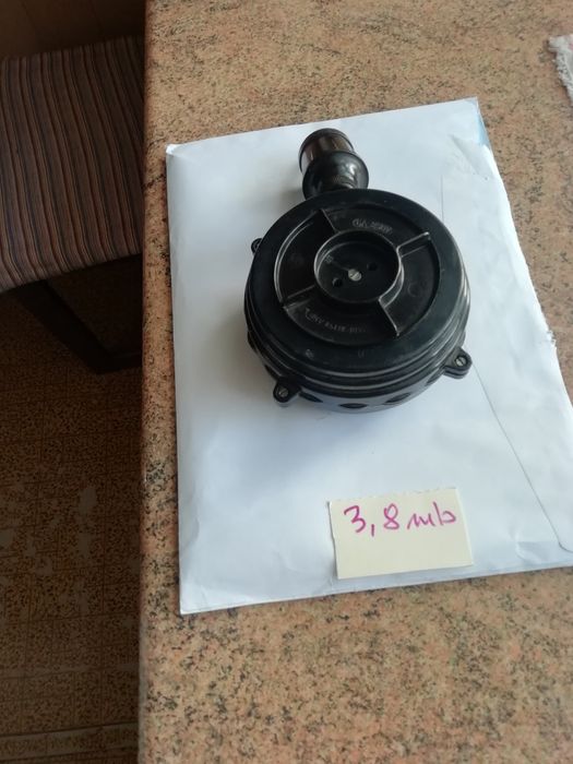 zwijany przedłużacz elektryczny z okresu PRL w czarnej  obudowie
