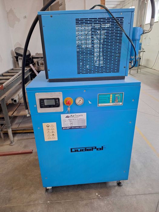 Sprężarka śrubowa 15 kW z osuszaczem