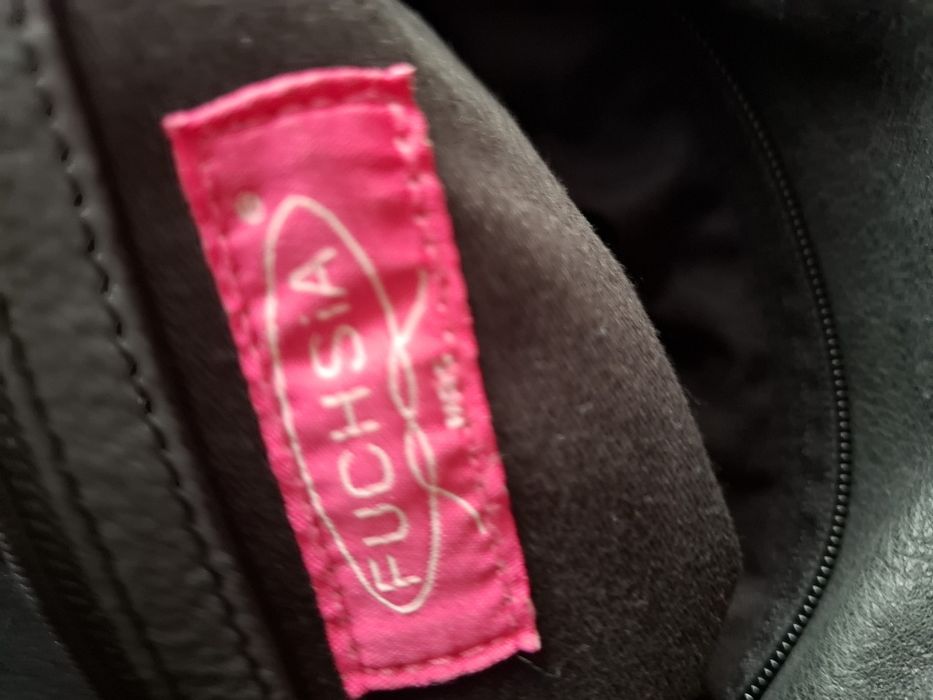 Carteira de pele preta, fumada