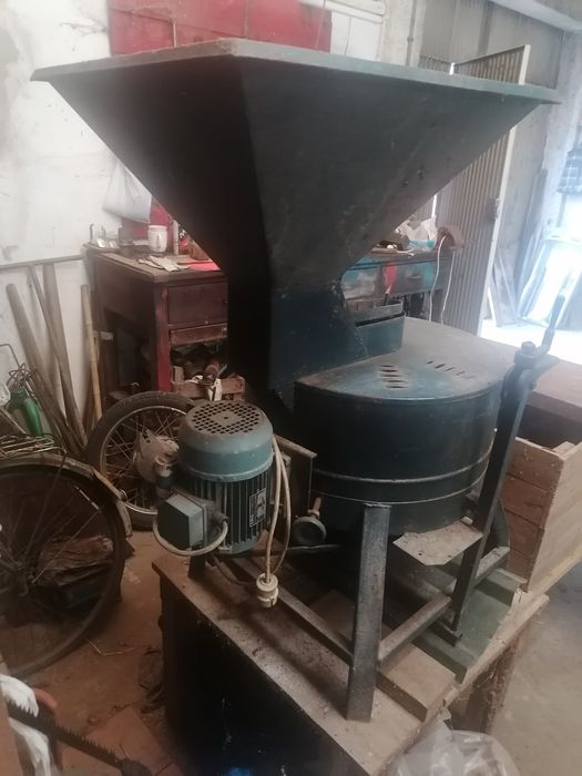 Vendo Moinho elétrico