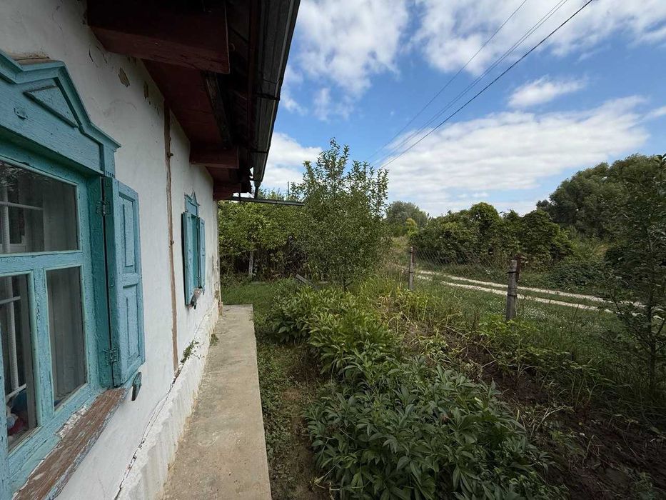 Одноповерховий будинок. 20км до центру міста. Ділянка 21 сотка. Житловий стан.