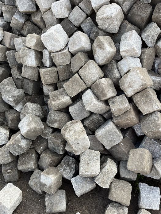 Kostka kamienna rozbiorkowa