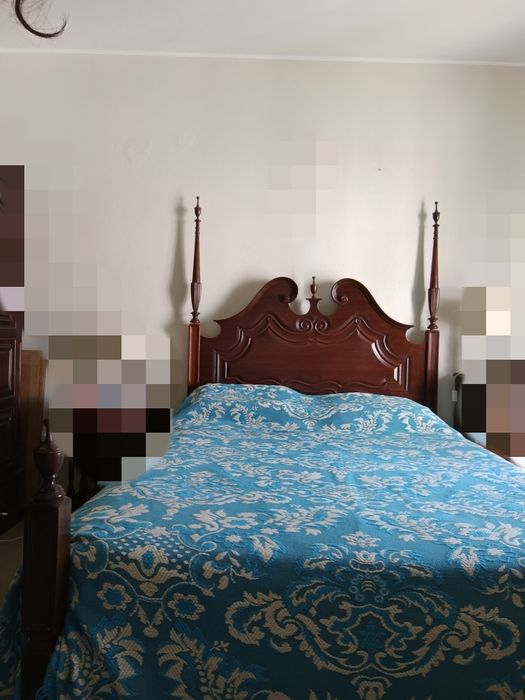 Cama casal em madeira