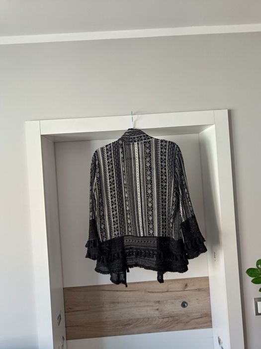 Lekka narzutka oversize frędzle