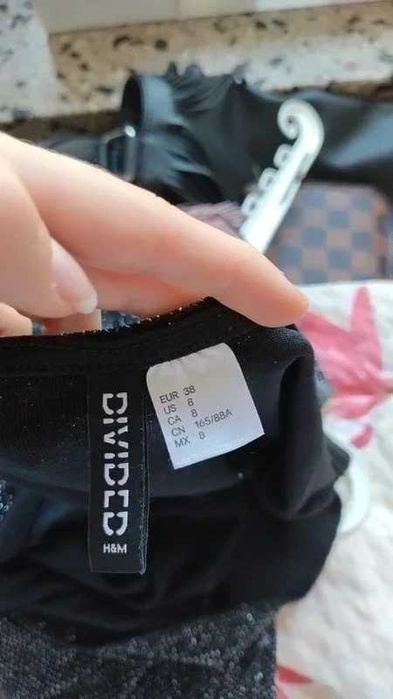 Czarna sukienka na ramiączkach mini z brokatem srebrnym H&M M