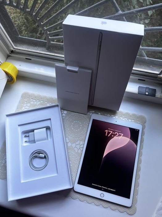 Продам Apple iPad 8 WIFI+LTE 32GB в гарному стані