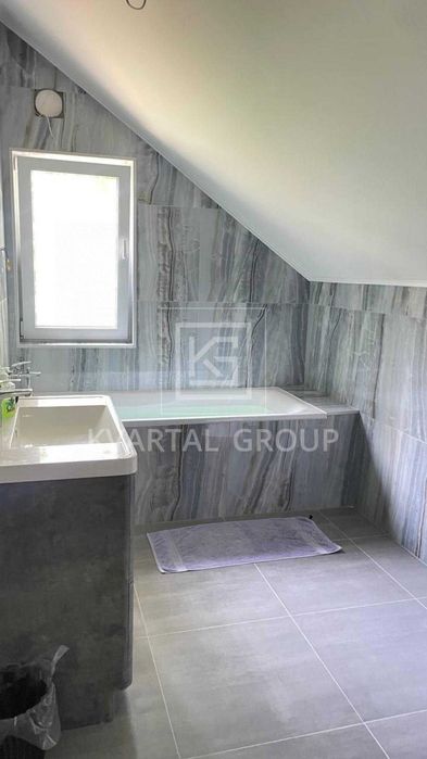 Двоповерховий будиночок в м Ірпінь в приватному секторі.