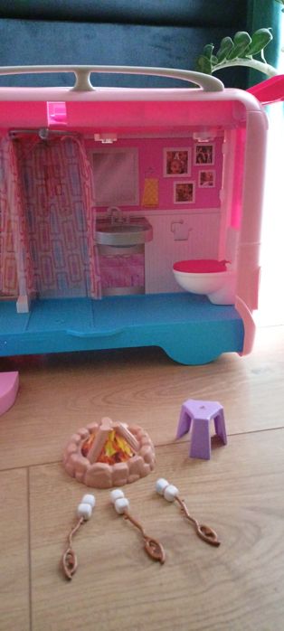 Kamper Barbie z basenem auto samochód różowy
